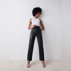 Aritzia Wilfred The Melina Pant
High-waisted Vegan Leather pants